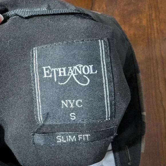 2/$10 Ethanol Camo Button Down - Picture 3 of 4